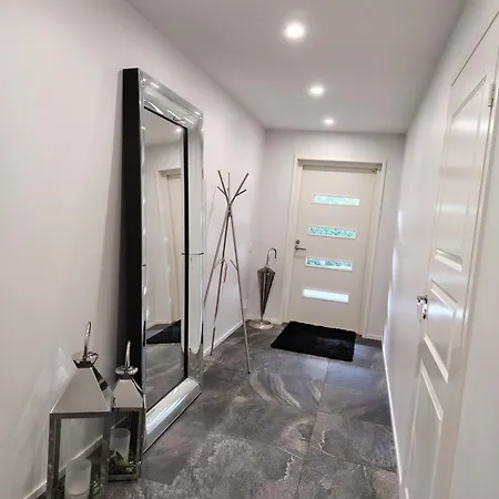Anne House בית הארחה 3*